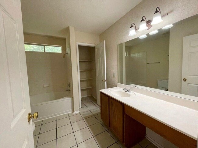 Building Photo - 17500 Dashwood Creek Dr