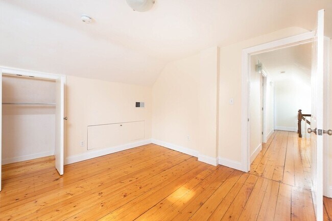 Building Photo - 148 Albion St