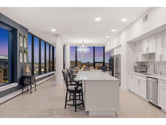 Building Photo - 740 Portland Ave