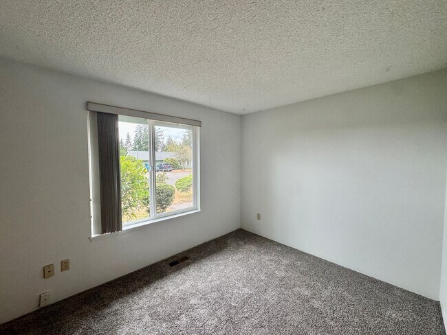 Building Photo - 13617 SE Fairwood Blvd