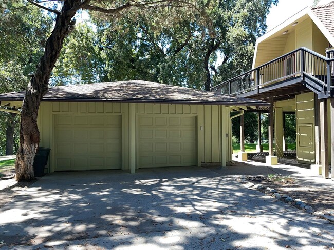 Building Photo - Amazing Garden Hwy Riverfront Home for Rent