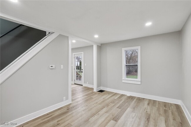 Building Photo - 133 N Pearl St