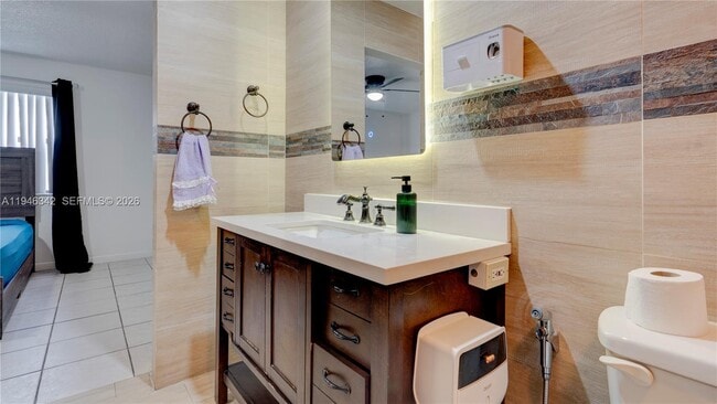 Building Photo - 905 N Franklin Ave