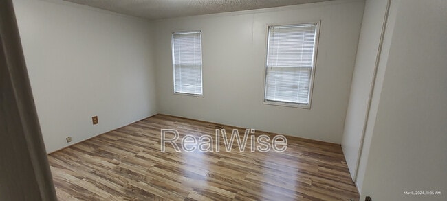 Building Photo - 355 W Selmar Ct