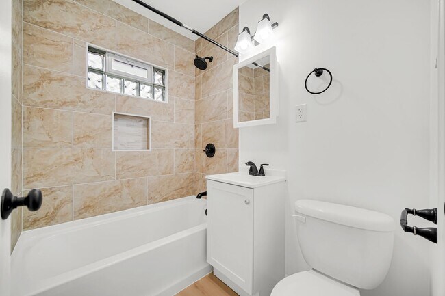 Building Photo - 3 Bedroom 1 Bathroom House for Rent!