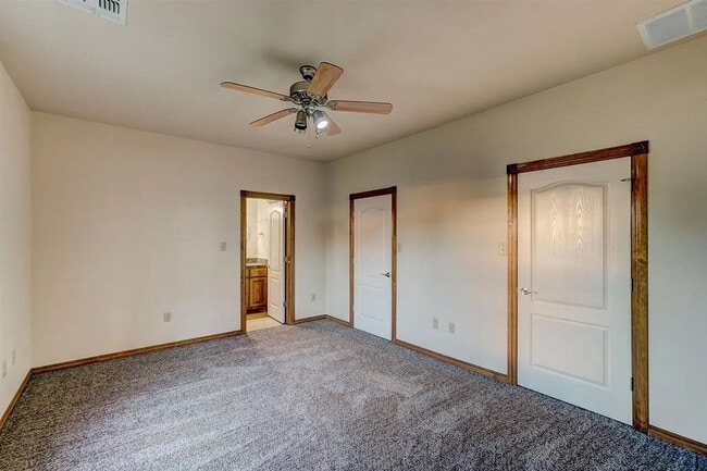 Building Photo - 608 Shady Oak