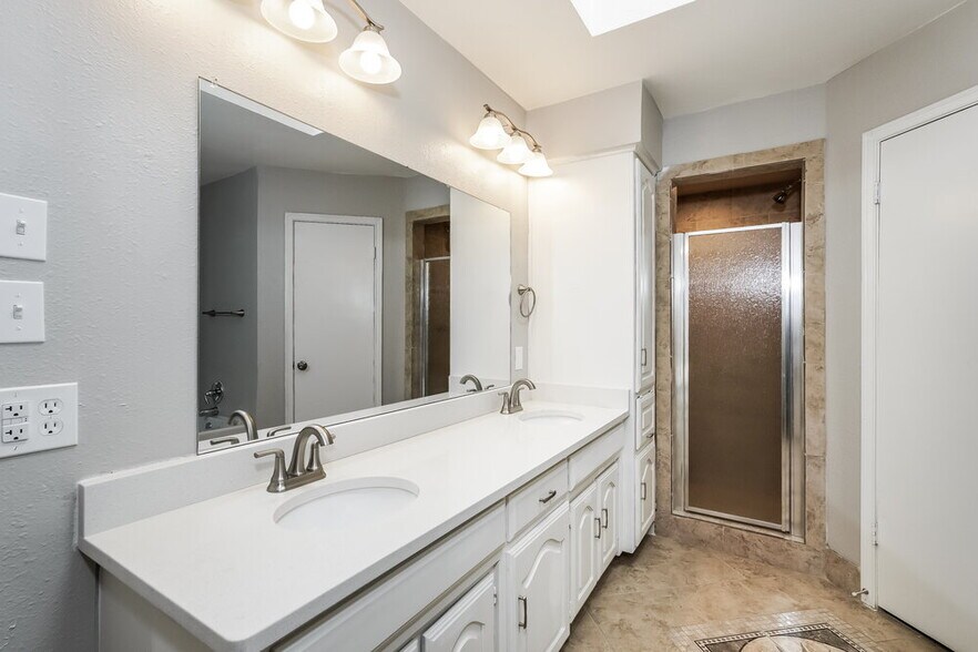 Building Photo - 716 Havencrest Dr