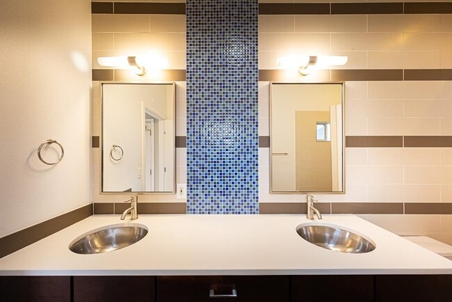 Building Photo - 3803 Byron Dr