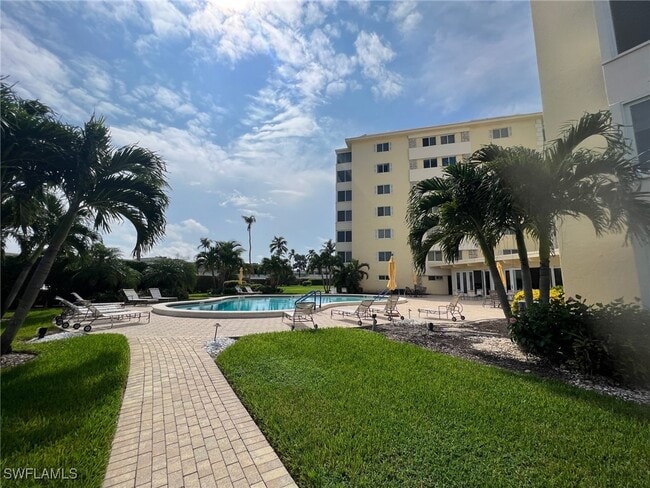 Building Photo - 3420 Gulf Shore Blvd N