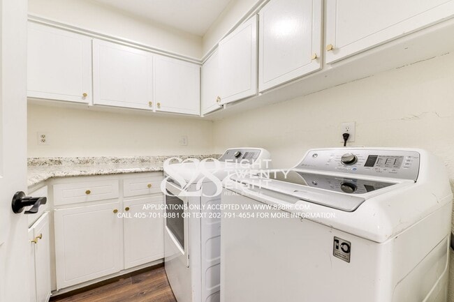 Building Photo - Talk About Unique! Must See 4 Bed/2 Bath S...