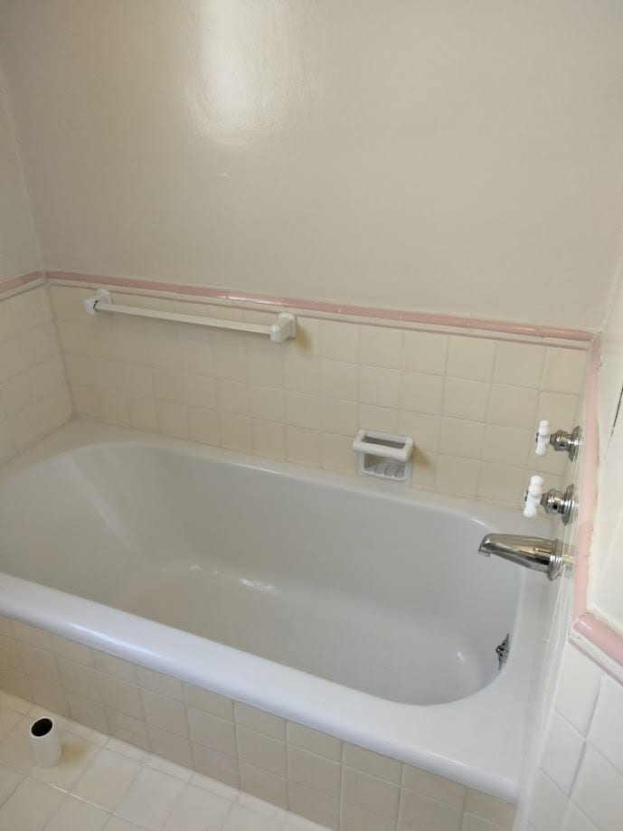 Building Photo - 6168 W Olympic Blvd