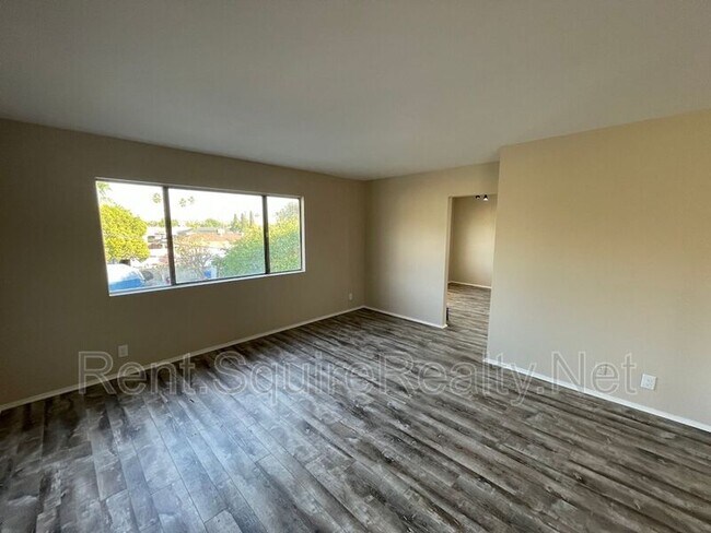 Building Photo - 537.5 W Crescent Dr