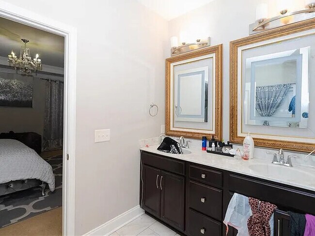Building Photo - Lease to Own