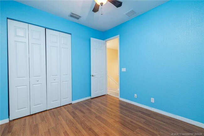 Building Photo - 979 NW Leonardo Cir