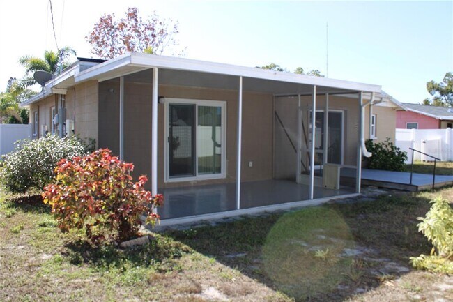 Building Photo - 8593 Lantana Dr