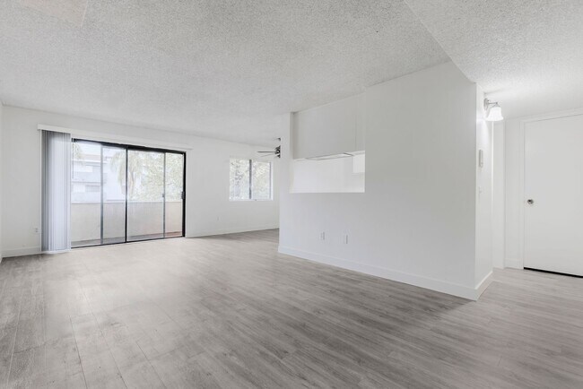 Building Photo - Chatsworth Rent This Now