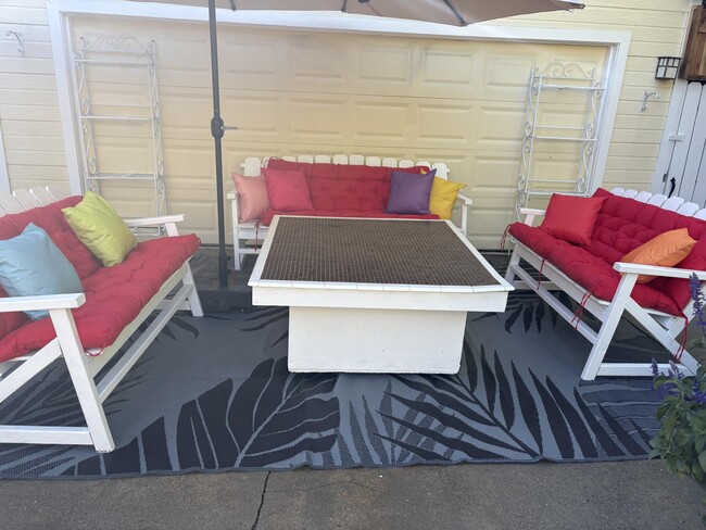 Building Photo - 839 N Orange Dr