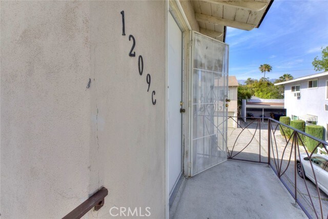 Building Photo - 1209 E Lexington Dr