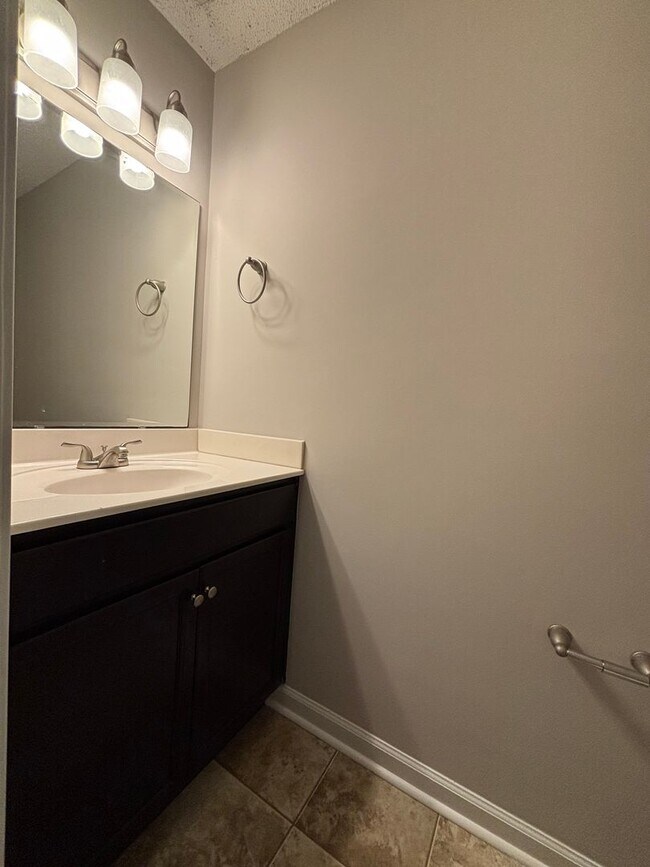 Building Photo - A Great Space on Pine Valley Court