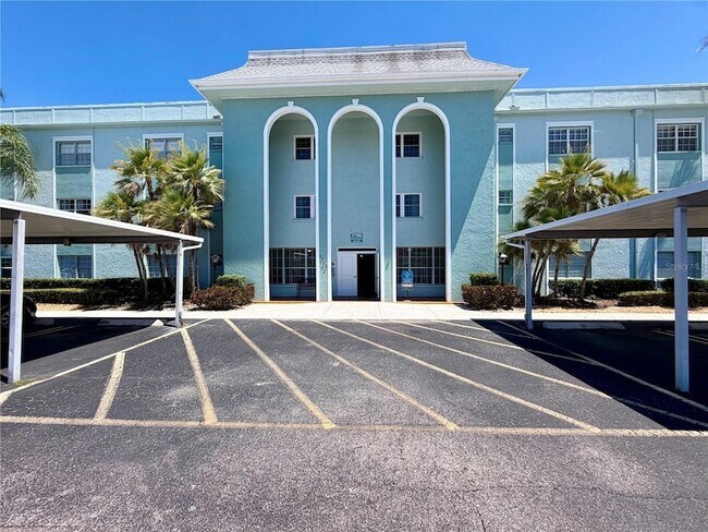 Building Photo - 1706 Belleair Forest Dr