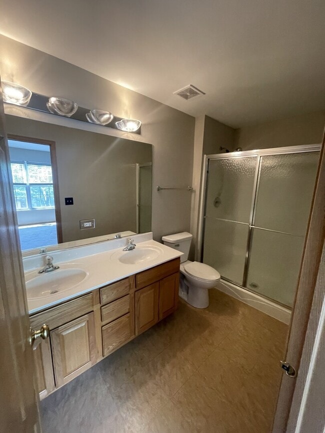 Building Photo - 160 Concord Dr S