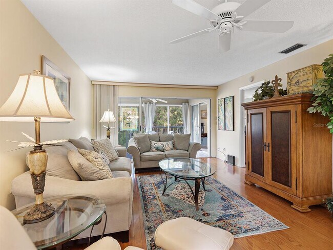 Building Photo - 4415 Longmeadow