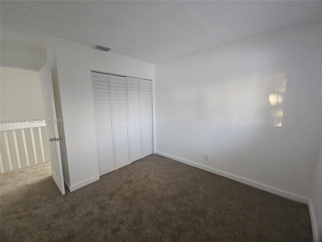 Building Photo - 253 San Remo Blvd