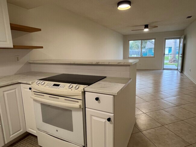 Building Photo - 127 Rio Del Mar St