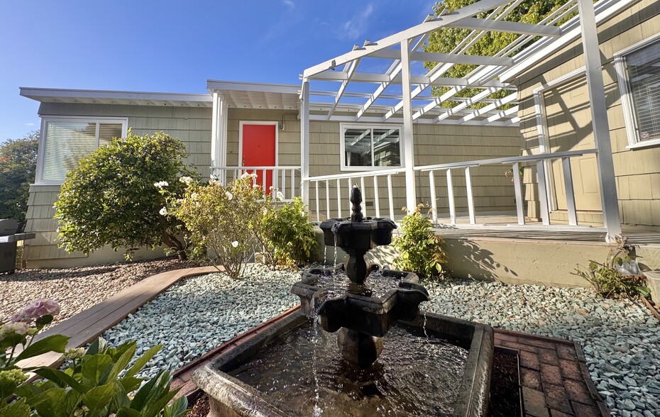 The Spanish fountain anchors the upper garden, offering sparkling ambiance to the atrium, house and - 2403 Mira Vista Dr
