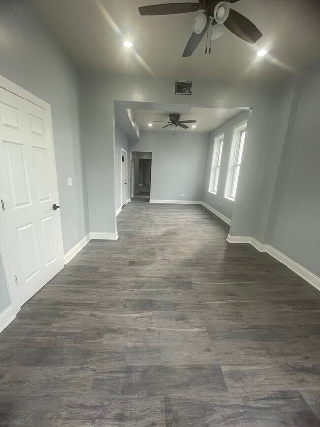 Primary Photo - 2243 S Trumbull Ave