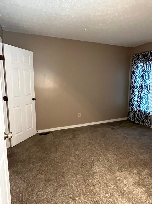 Building Photo - 331 St Andrews Dr