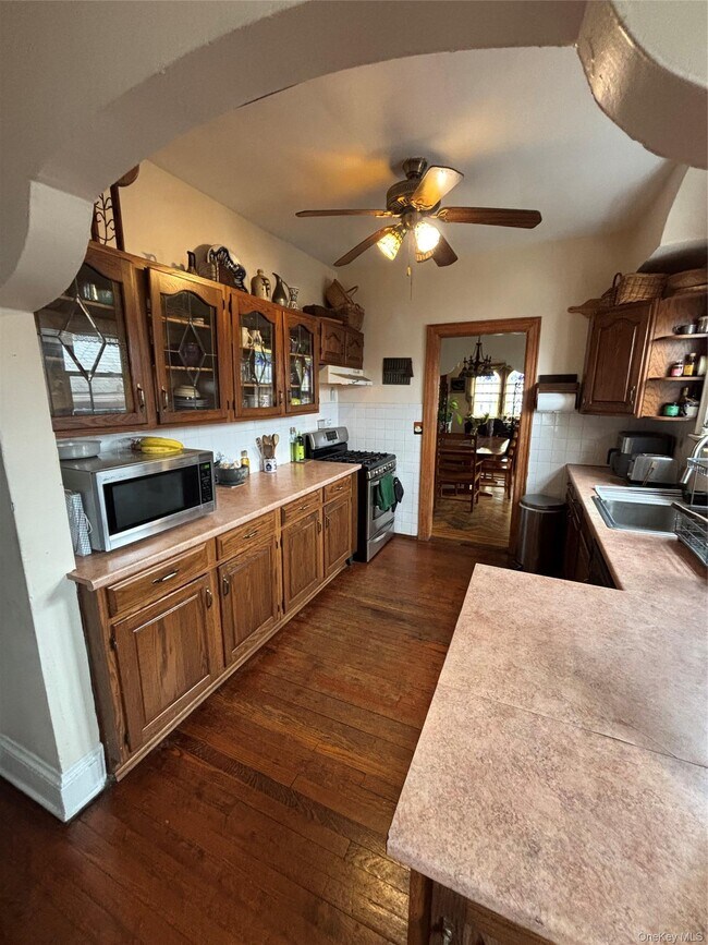 Building Photo - 329 E Chester St