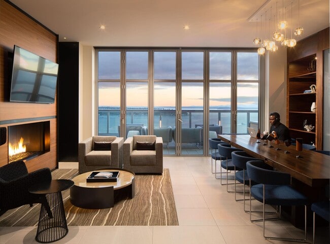 Building Photo - West Edge