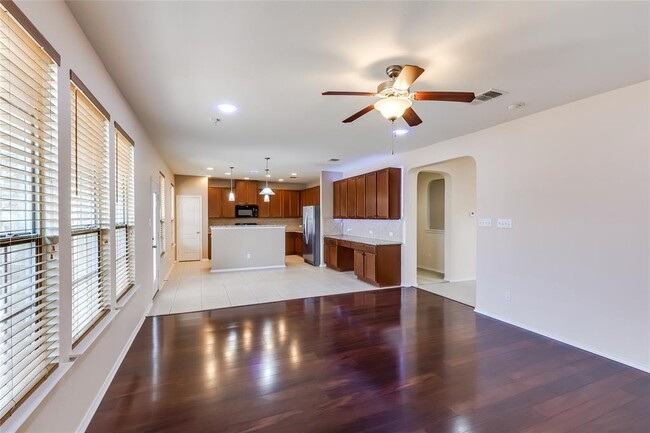 Building Photo - 868 Water Hyacinth Loop