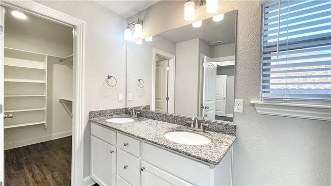 Building Photo - 1715 Charismatic Dr