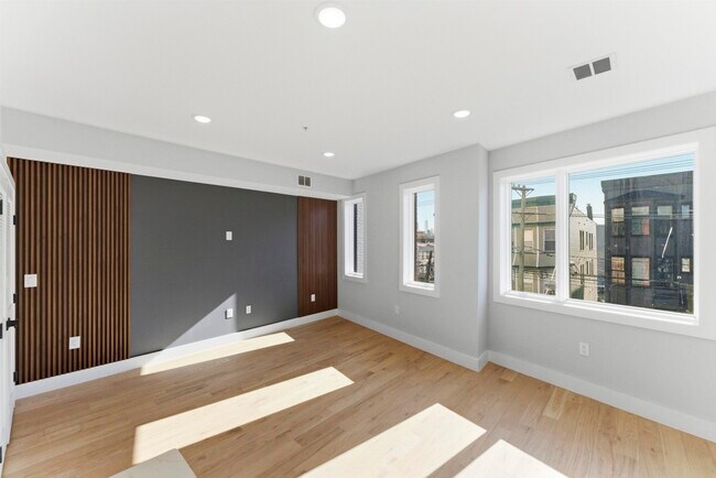 Building Photo - 443 Bergen Ave