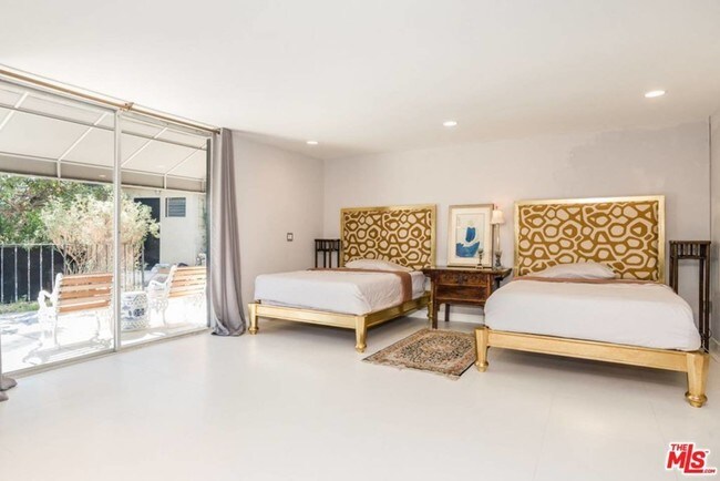 Building Photo - 2175 Ponet Dr