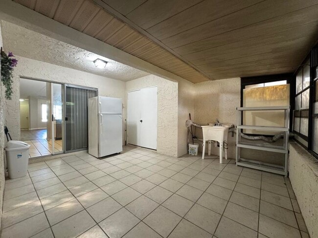 Building Photo - 3/2 in Townhomes West