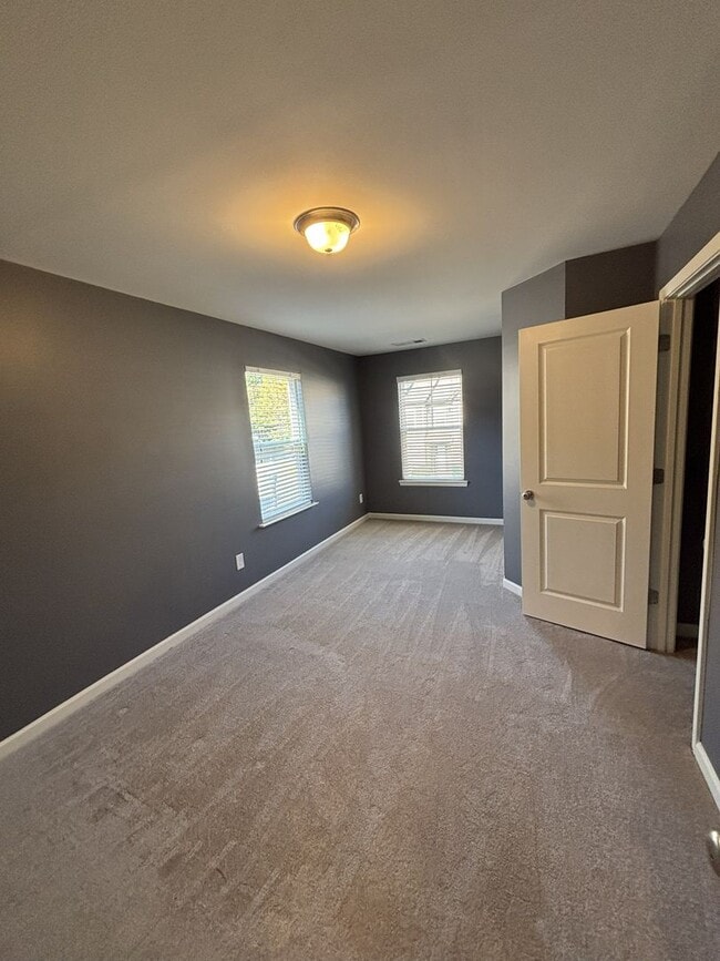 Building Photo - Gated Private Community! Spacious 3 Bedroo...