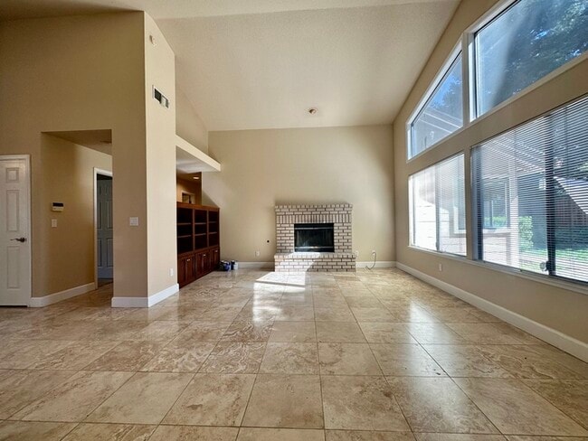 Building Photo - Beautiful 4 Bedroom Single Story For Rent in Gold River!