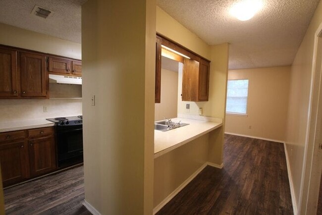 Building Photo - Adorable 3 Bedroom Duplex in Tyler
