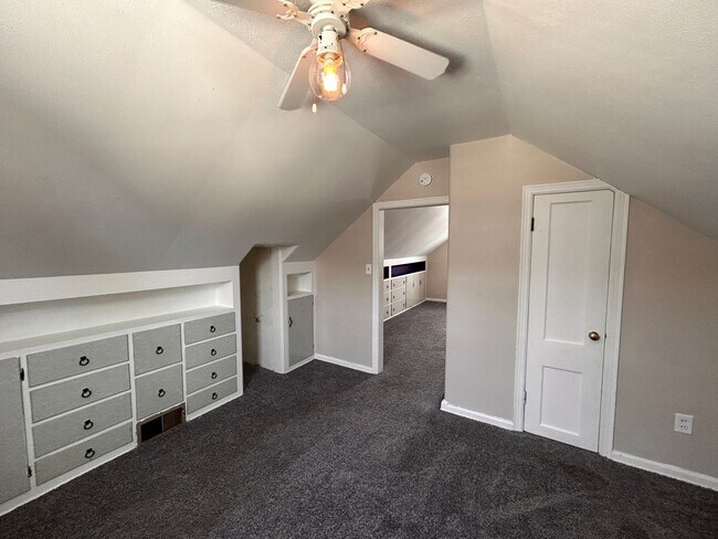 Building Photo - 3 bedroom, 1 bath in Rock island
