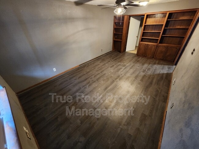 Building Photo - 729 E 22nd St