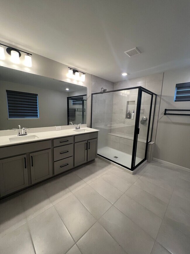 Building Photo - Very Large McCormick Village Four Bedroom for Rent, Available 4/10/26.