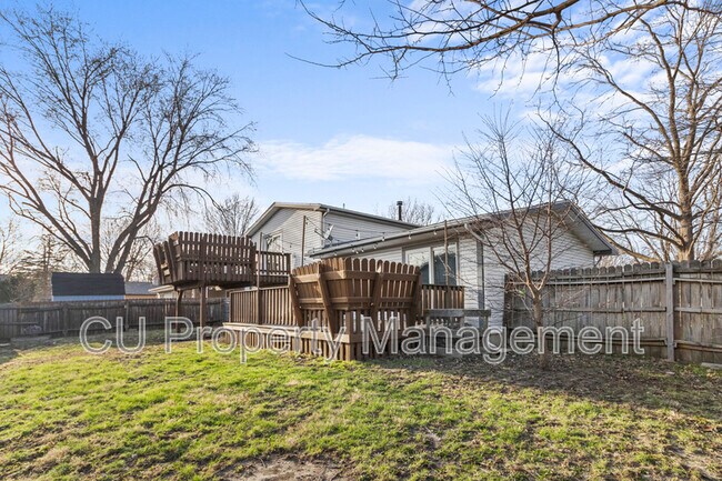 Building Photo - 1903 Sumac Dr