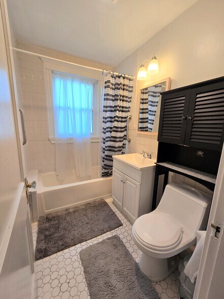 Building Photo - 63 Pinckney St