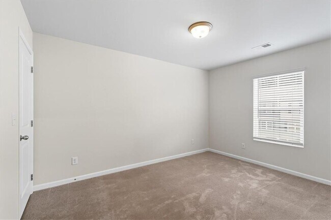 Building Photo - 2832 Saratoga Lake View