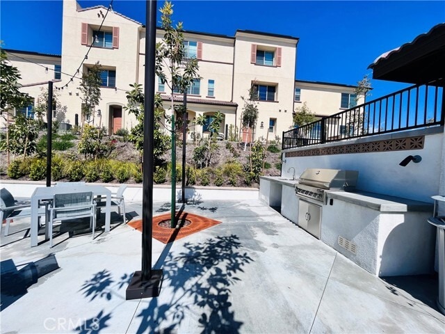 Building Photo - 2031 Divine Arroyo