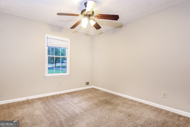 Building Photo - 145 Cowan Dr