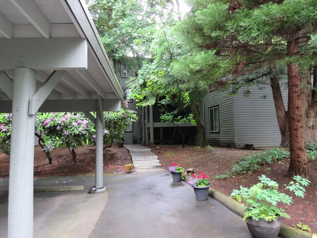 Building Photo - Redmond Modern & Updated 3bd/2bath Condo i...